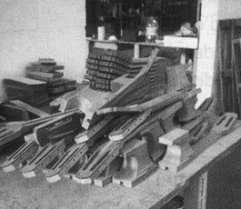 Manches apr&egrave;s collage de la t&ecirc;te et du talon (photo : Cahiers de La Guitare - Manuel Rodriguez, Danielle Ribouillault)