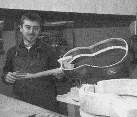 Guitare apr&egrave;s montage des &eacute;clisses et du talon (photo : Cahiers de La Guitare - Manuel Rodriguez, Danielle Ribouillault)