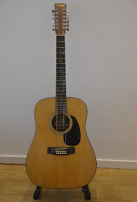 Vue d'une guitare Yamaki 12 cordes (photo : JN Passieux)