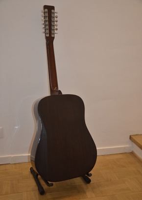 Vue d'une guitare Yamaki 12 cordes (photo : JN Passieux)
